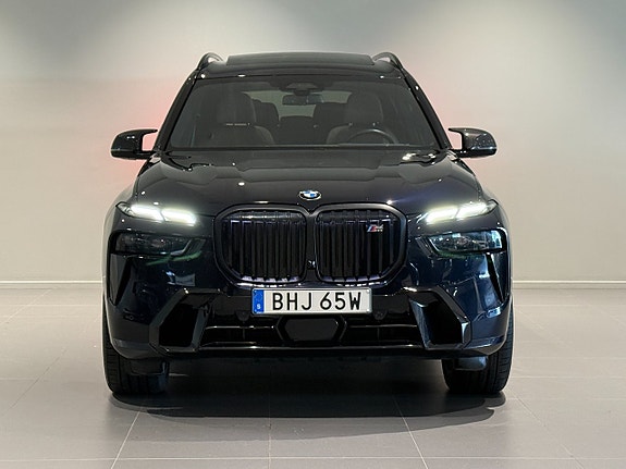 BMW X7 2 of 5