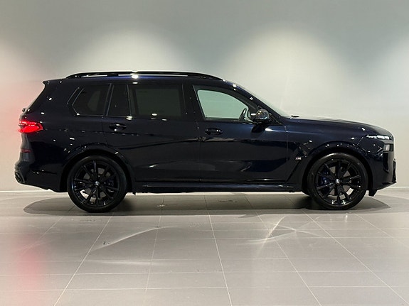 BMW X7 3 of 5
