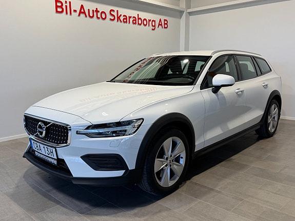 Volvo V60 Cross Country 2 of 5