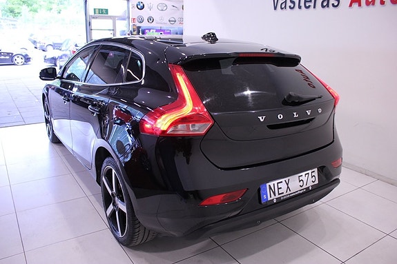 Volvo V40 6 of 23