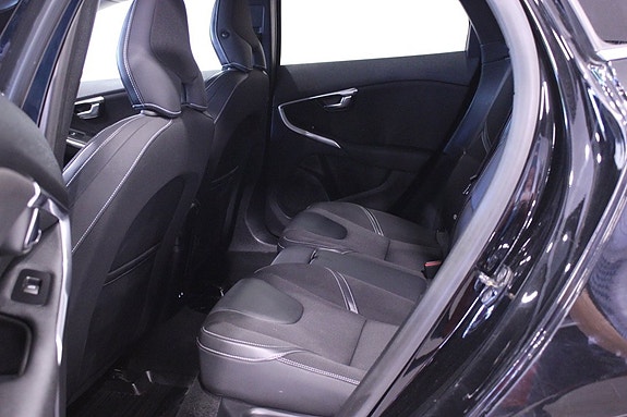 Volvo V40 12 of 23