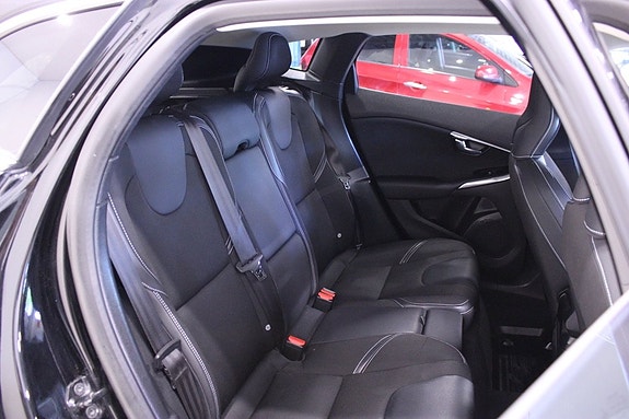 Volvo V40 14 of 23