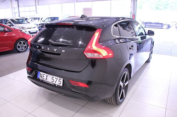Volvo V40 8 of 23