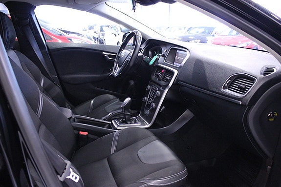 Volvo V40 15 of 23