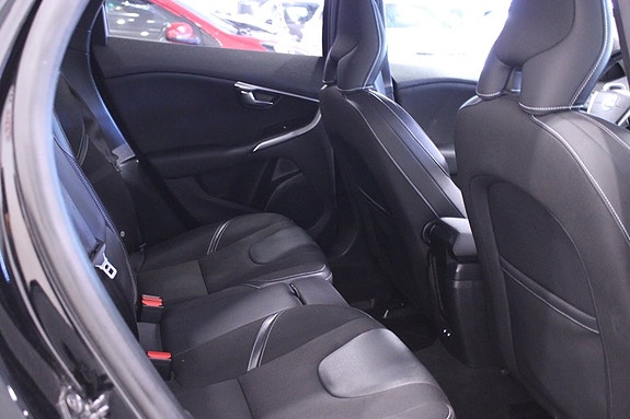 Volvo V40 13 of 23