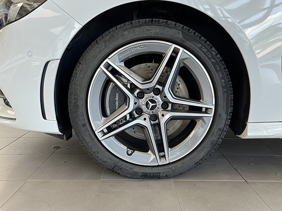 Mercedes-Benz B250 e 4 of 5