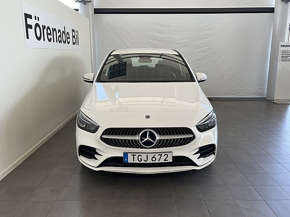 Mercedes-Benz B250 e 2 of 5