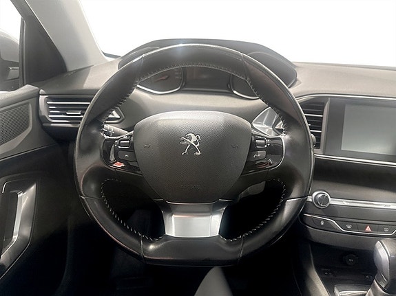 Peugeot 308 7 of 15
