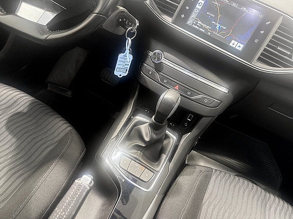 Peugeot 308 10 of 15