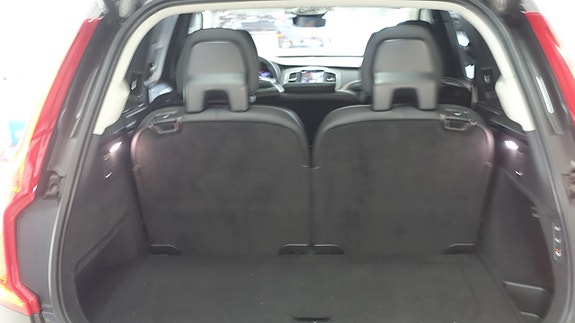 Volvo XC90 15 of 28