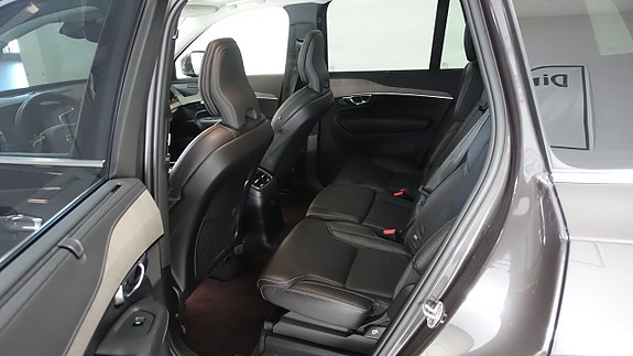 Volvo XC90 16 of 28