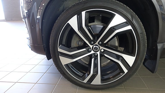 Volvo XC90 7 of 28