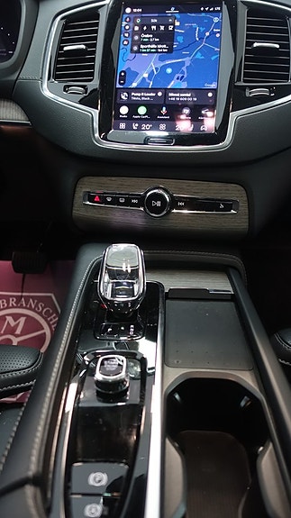 Volvo XC90 18 of 28