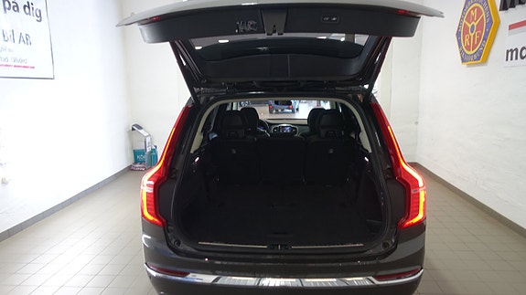 Volvo XC90 10 of 28