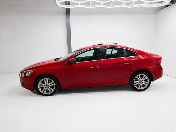 Volvo S60 2 of 5