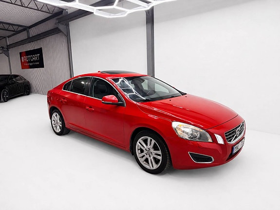 Volvo S60 4 of 5