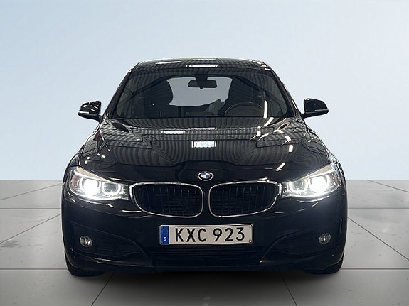 BMW 320d 2 of 5
