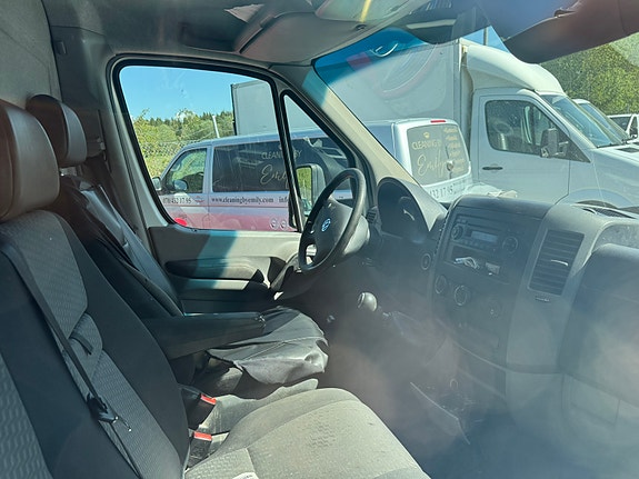 Volkswagen Crafter 4 of 5