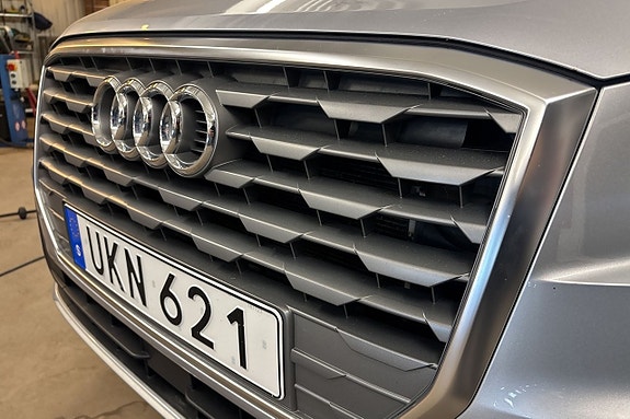 Audi Q2 2 of 5