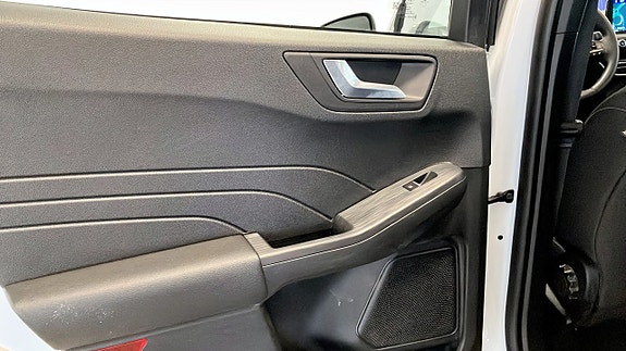 Ford Kuga 11 of 12