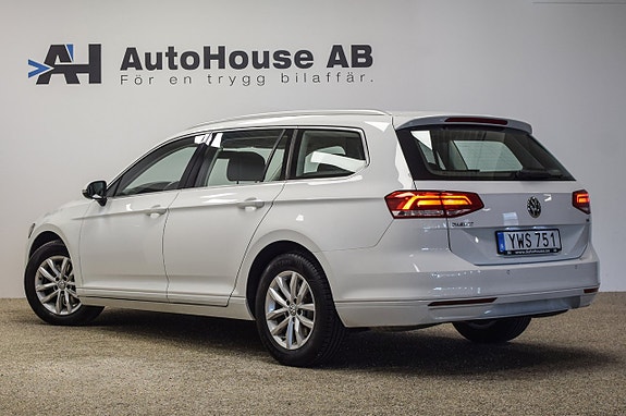 Volkswagen Passat 2 of 5