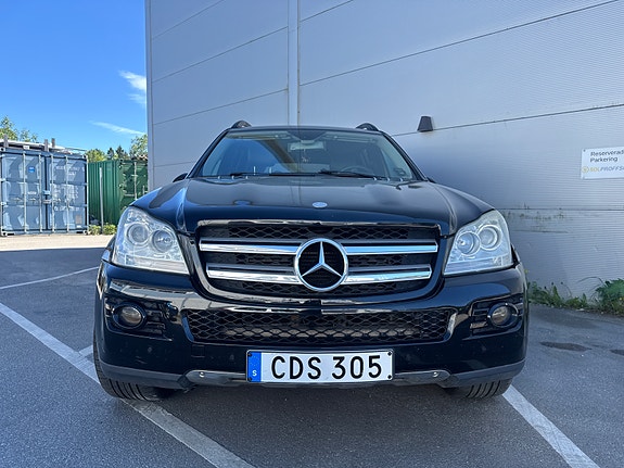 Mercedes-Benz GL320 4 of 4