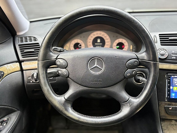 Mercedes-Benz E200 14 of 19