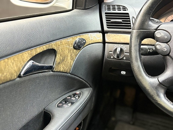 Mercedes-Benz E200 16 of 19