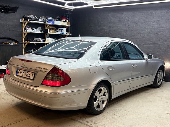 Mercedes-Benz E200 9 of 19