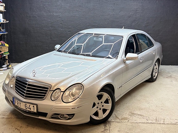Mercedes-Benz E200 3 of 5