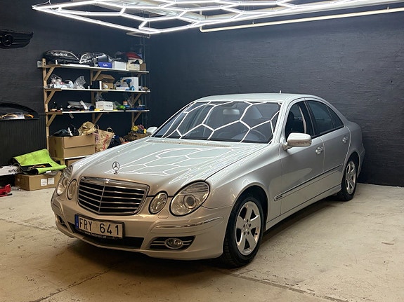 Mercedes-Benz E200 6 of 19