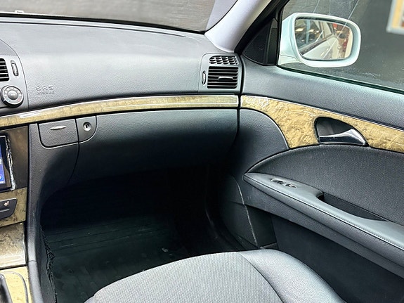 Mercedes-Benz E200 19 of 19