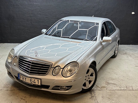 Mercedes-Benz E200 2 of 5