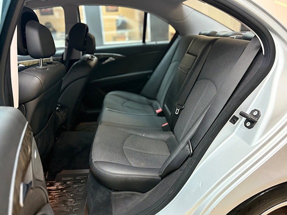 Mercedes-Benz E200 11 of 19