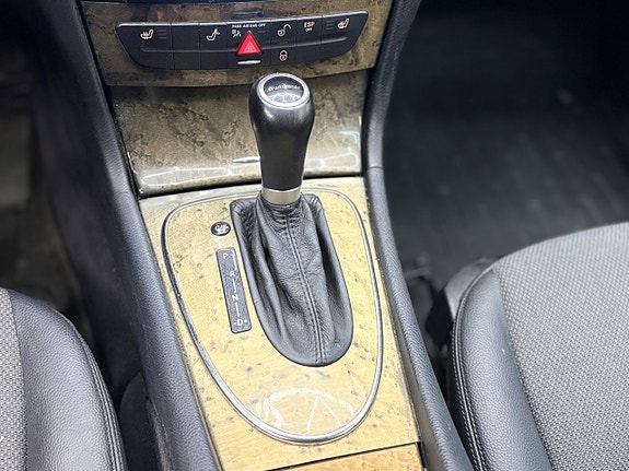Mercedes-Benz E200 17 of 19