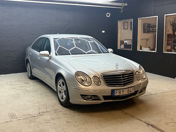 Mercedes-Benz E200 5 of 5
