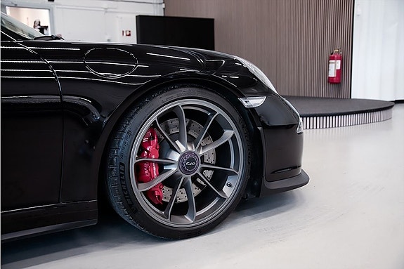 Porsche 911 GT3 15 of 16