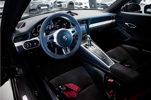 Porsche 911 GT3 7 of 16