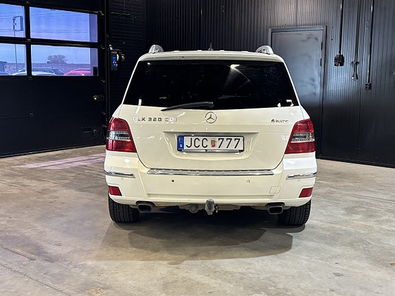 Mercedes-Benz GLK320 5 of 5
