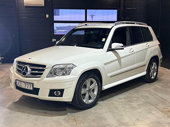 Mercedes-Benz GLK320 3 of 5