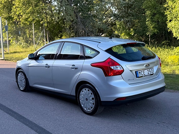 Ford Focus 2 of 5