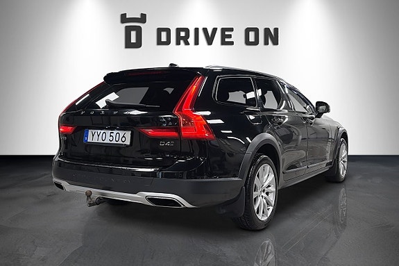 Volvo V90 Cross Country 3 of 5
