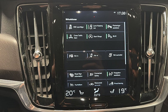 Volvo V90 Cross Country 11 of 12