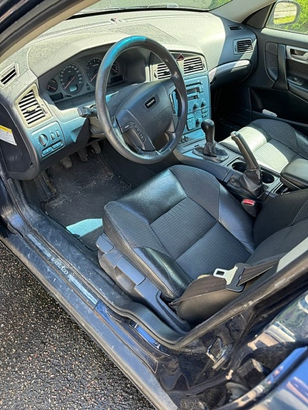 Volvo V70 4 of 6