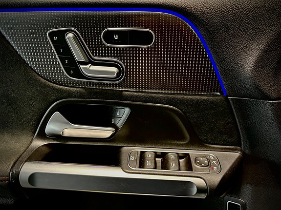 Mercedes-Benz EQB350 12 of 17