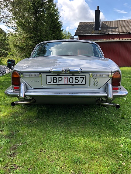 Jaguar XJ 4 of 5