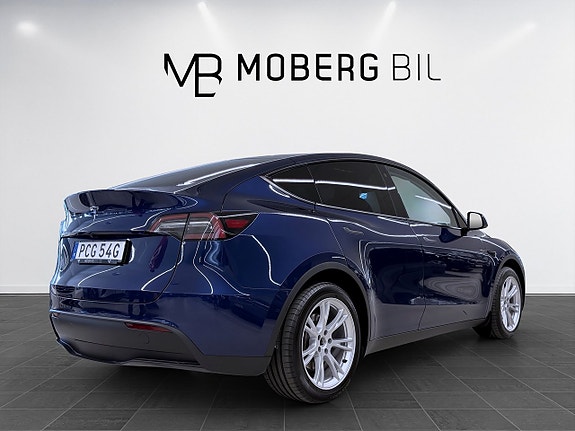 Tesla Model Y 5 of 17