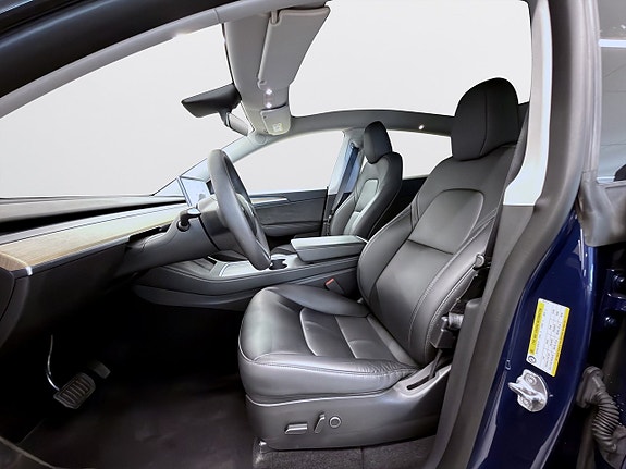 Tesla Model Y 10 of 17