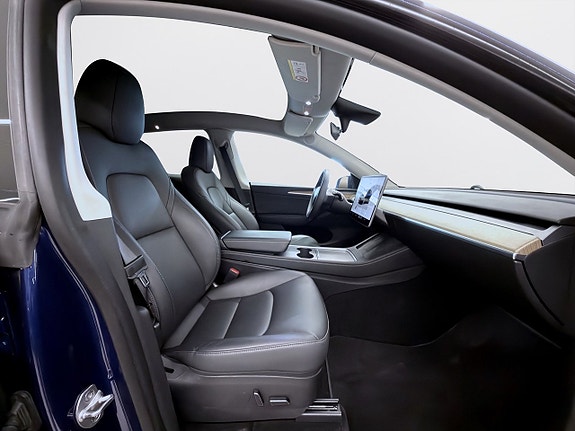 Tesla Model Y 17 of 17