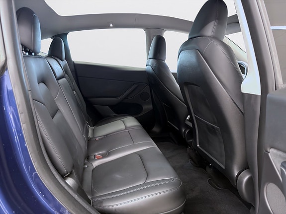 Tesla Model Y 11 of 17